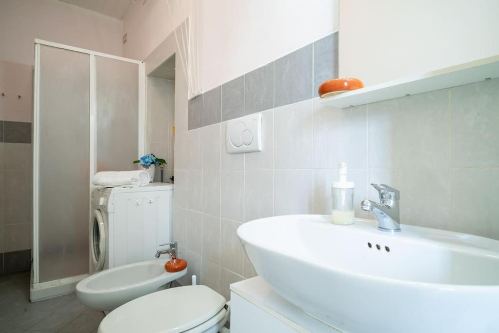 River Apartment - Affitti Brevi Italia Lecco Bagian luar foto